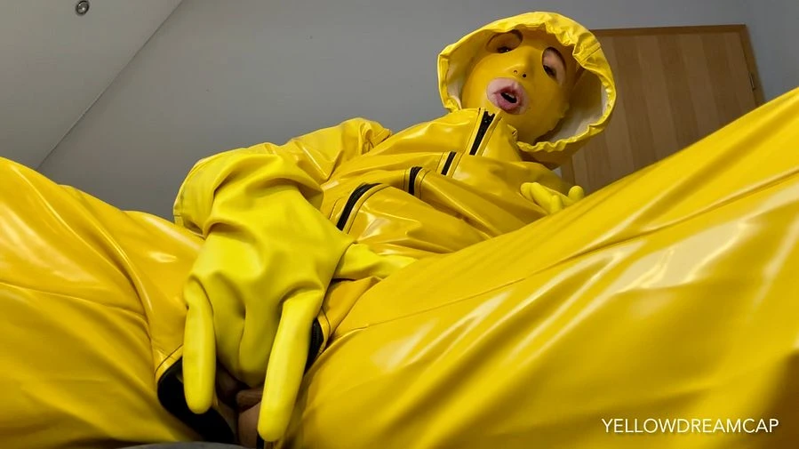 Gelb muss sein Heute mal wieder geil in gelbem PVC Gummi und Latex Regenkleidung