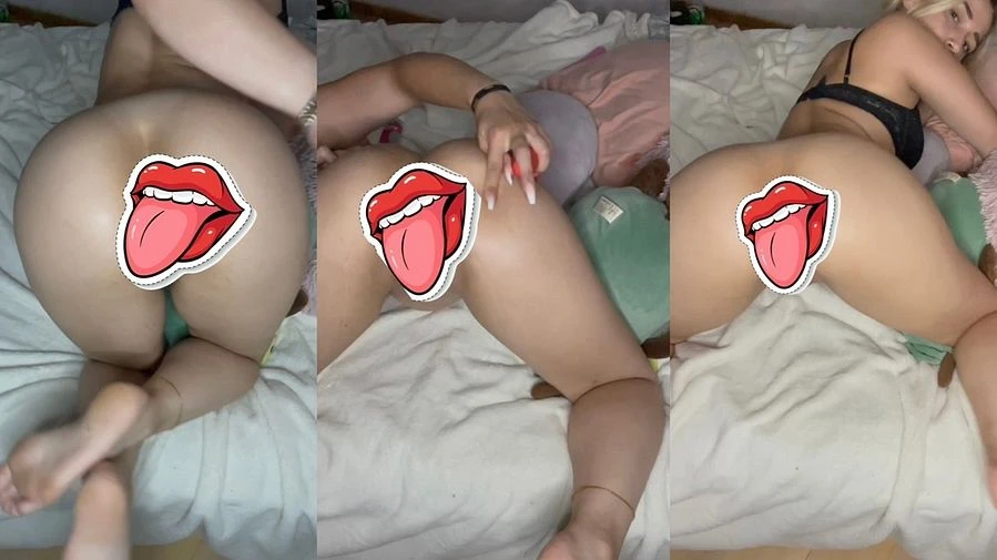 Ich schiebe mir das erste mal ANAL meinen Dildo rein