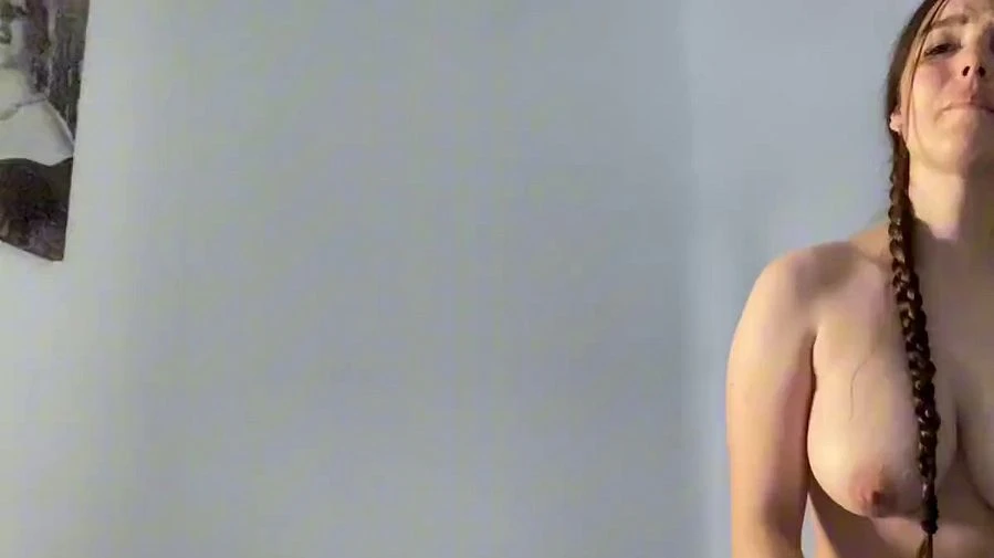 Ich erwarte seinen Schwanz ganz tief in meiner fotze