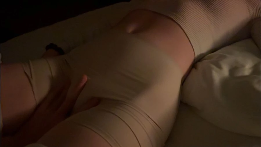 Mitbewohner massiert meine Pussy