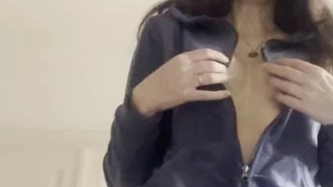 Daheim im Jogginganzug aber mal wieder nichts drunter