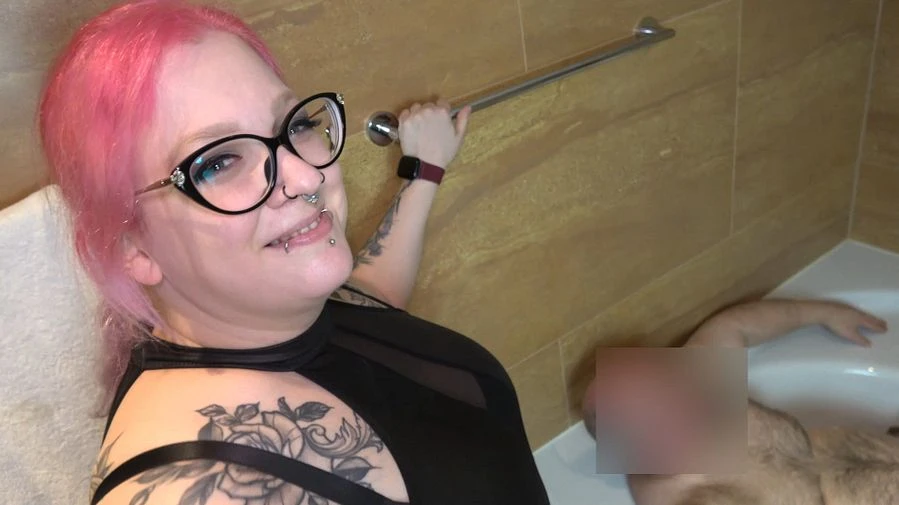 Alex und Abby pissen den Loser an