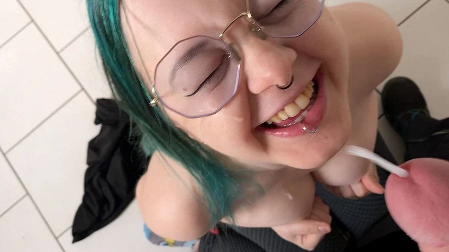 Den Paketboten geil ABGEMOLKEN