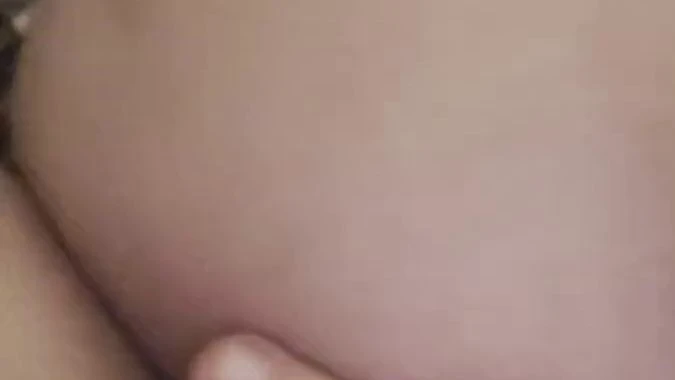 Teen 18 zeigt Muschi