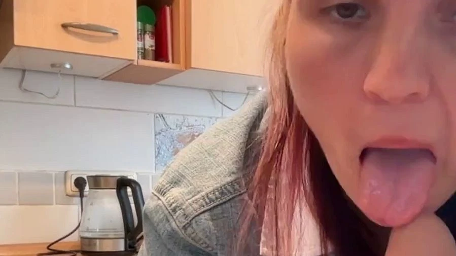 Schwanger und Geil Schwanz so tief geblasen wie noch nie mit viel Spucke