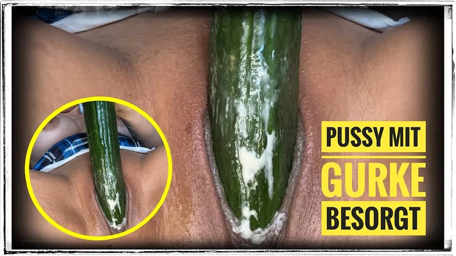 Pussy mit Oel massiert und mit Gurke gefickt Feuchte Pussy