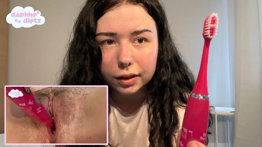 Eine ELEKTRISCHE ZAHNBUeRSTE bringt mich zum Orgasmus