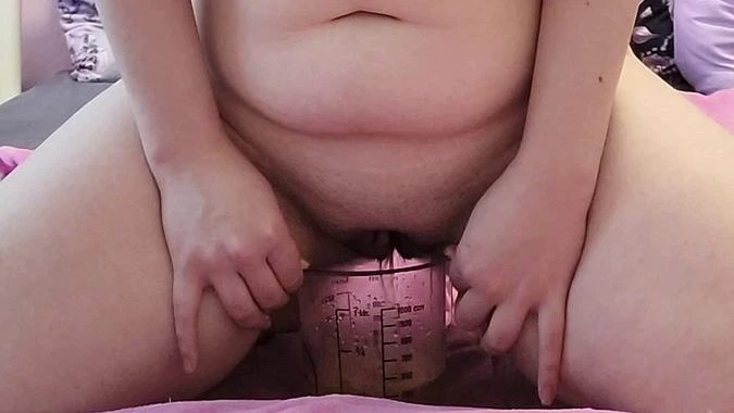 Ich pinkel den Messbecher voll Schaffe ich 1 Liter