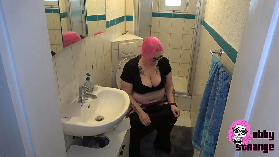 Spanner beobachtet mich auf dem Klo