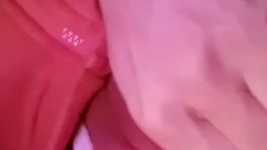 Ich Ficke mich schoen geil mit der Hand auf der Terrasse Nahaufnahme