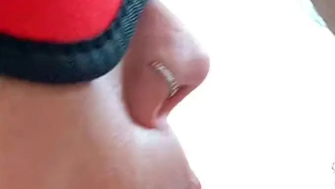 Ich liebe Kehleficken mit Strom und Klammern