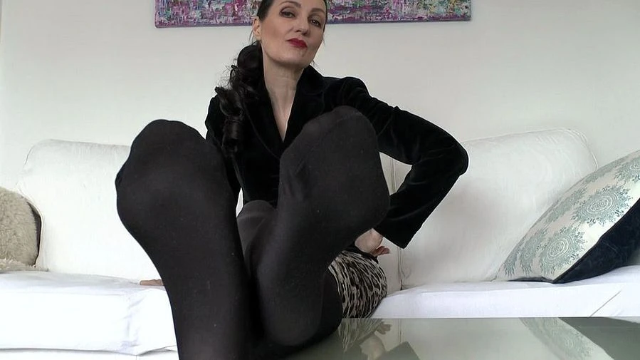 Streng wuerzig schweissige schwarze Glazstrumpfhosenfuesse Riechtraining POV JOI Lady Victoria