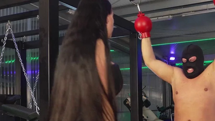 Ballbusting mit Freundin