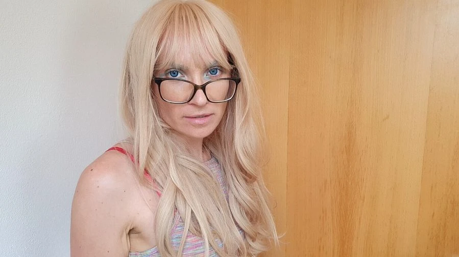 Notgeiler Nachbar spritzt mir in die Pussy Creampie statt Gluehbirnen Wechsel