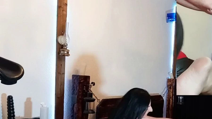 Fistingfuck mit dem roten Lederhandschuh