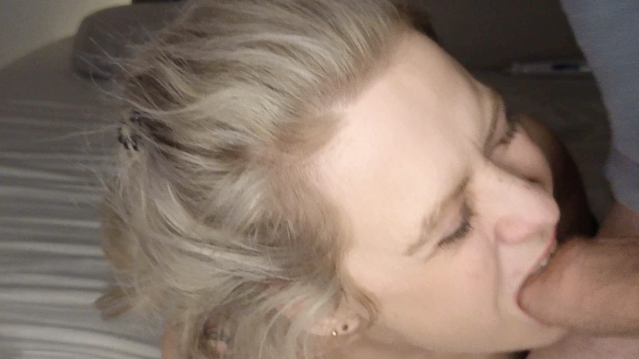 Deepthroat mit Gesichtsbesamung als ich erwischt wurde beim Streamen