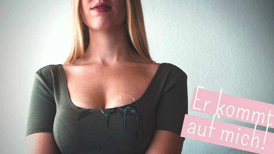 Fluessige Spermaladung auf versaute Freundin gespritzt clothedpleasures ohne Ton