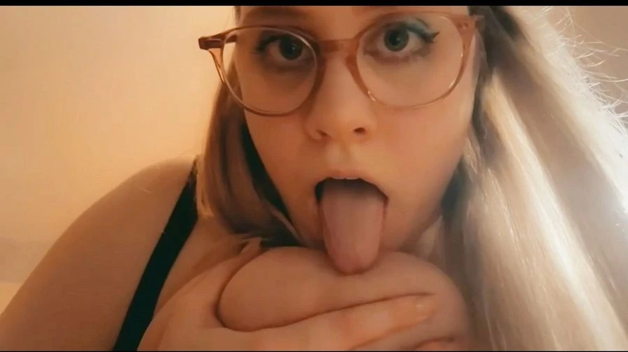 Ich komme auf dir drauf Riesenbrueste ein heisser Dildo Blowjob und ein sehr intensives Finale