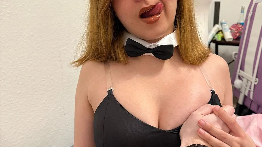 Heisses und verspieltes viedo im bunny Outfit nur fuer euch