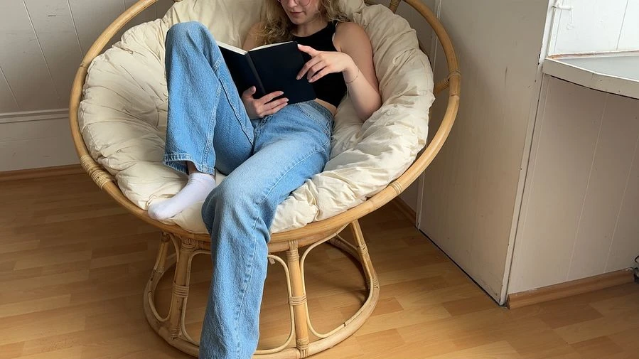 Freundin meines Mitbewohners Ich allein zu Hause