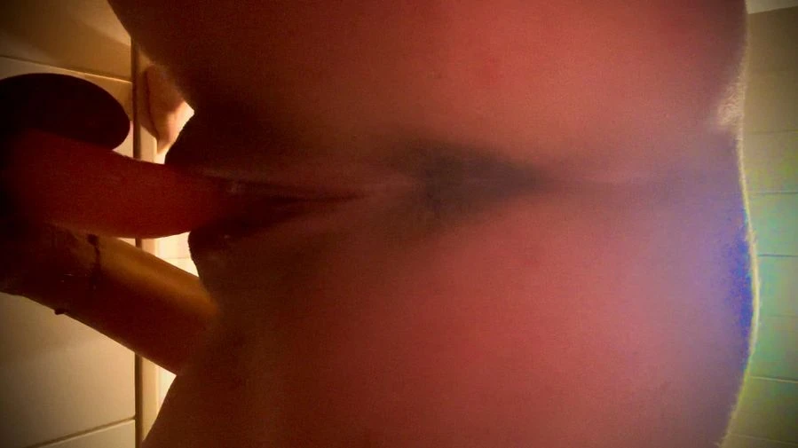 Heisse Anal Action mit meiner Vibratorzunge schoenen roten Naegeln schmutzigem Dirty Talk