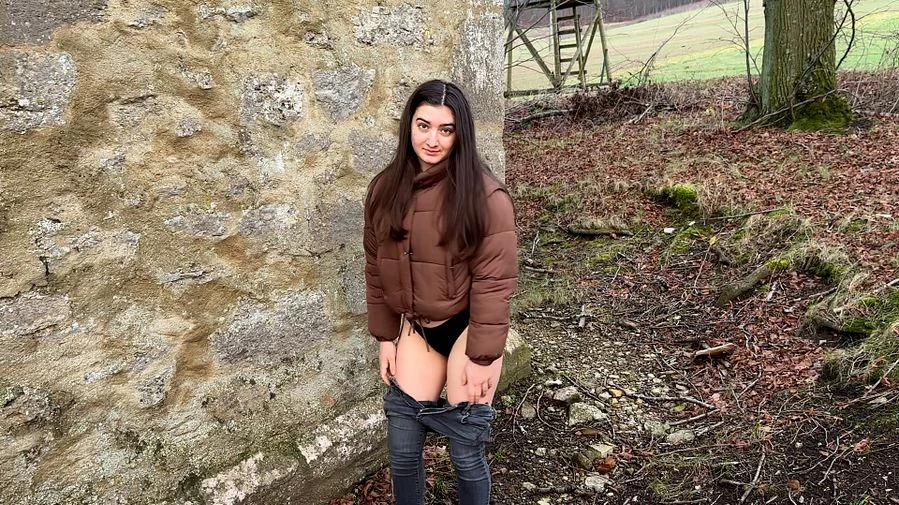 Hinter die Ruine gepisst