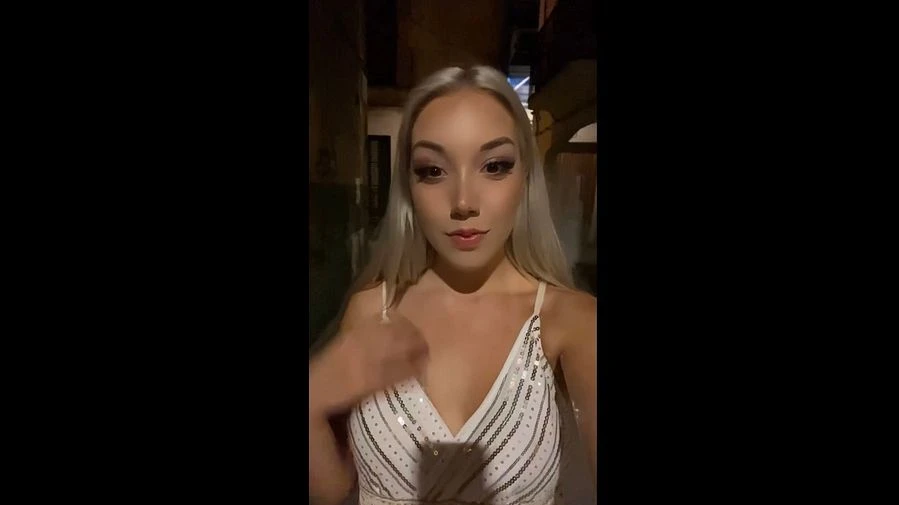 MiTTEN auf der STRAssE in Palma KOMPLETT AUSGEZOGEN ERWiSCHT WORDEN