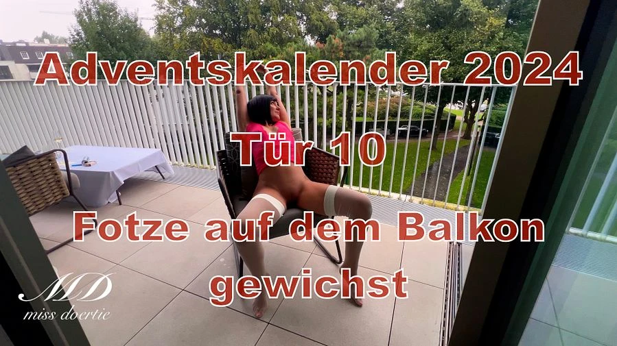 Tuer 10 Fotze auf dem Balkon gewichst