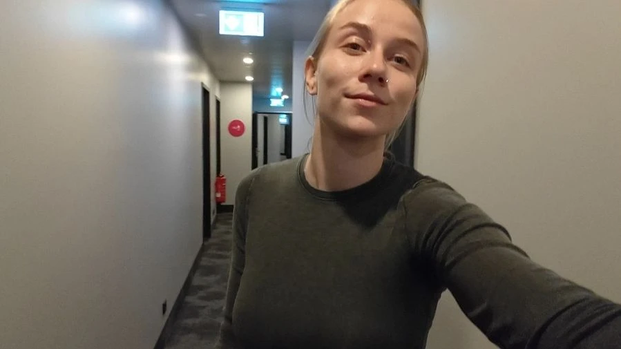 Hotelzimmer Einweihnung Part 1 Bett entjungfern