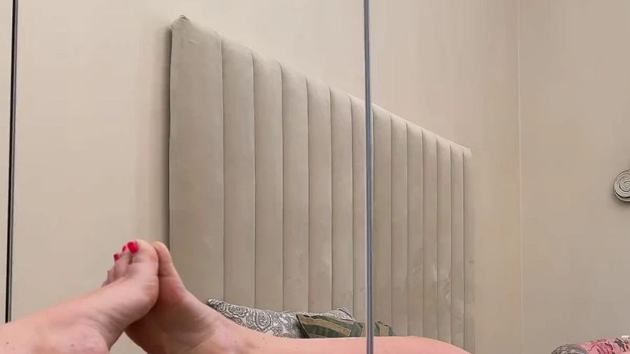 Die schwarze Gummihand passt perfekt in mein Loch