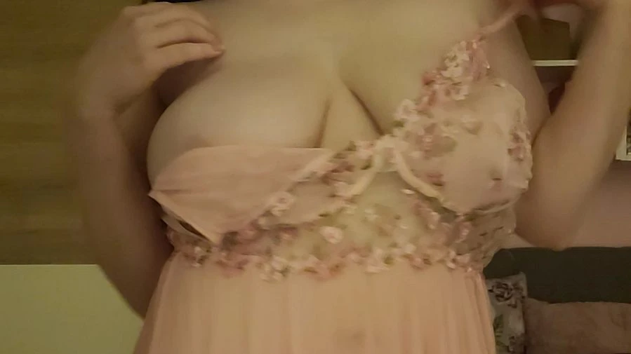 Ich ziehe mein Bluemchen Dessous aus