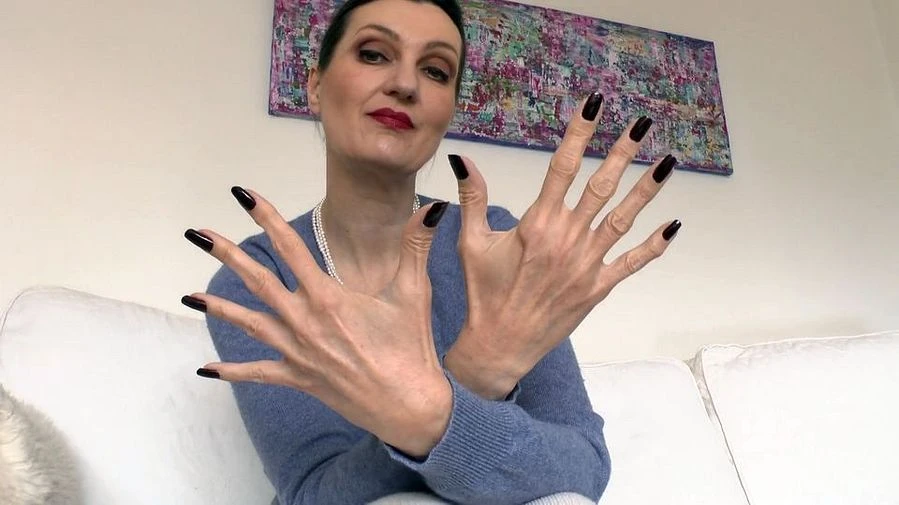 Elegante dunkle Fingernaegel Hand fetish Joi Lady Victoria