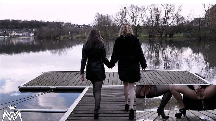 Public Piss Parade 23 Heisse Strumpfhosen volle Blasen und freches Gekicher auf dem Steg