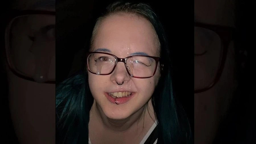 FAN IM AUTO GEBLASEN Angesprochen und Angespritzt