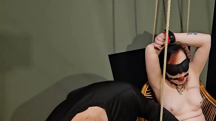 Dark Nuts erhaelt ne kleine Orgasmus Folter im Haengesessel