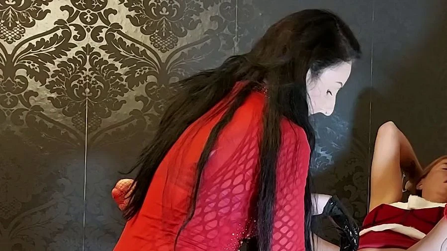 Anal Check fuer Miss Santa Claus