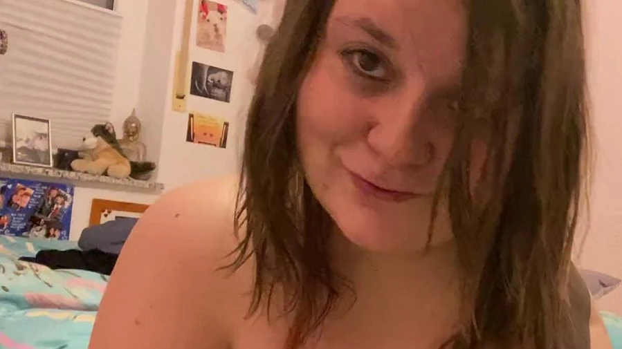 Amputierte Krankenschwester testet fuer Ihren Patienten